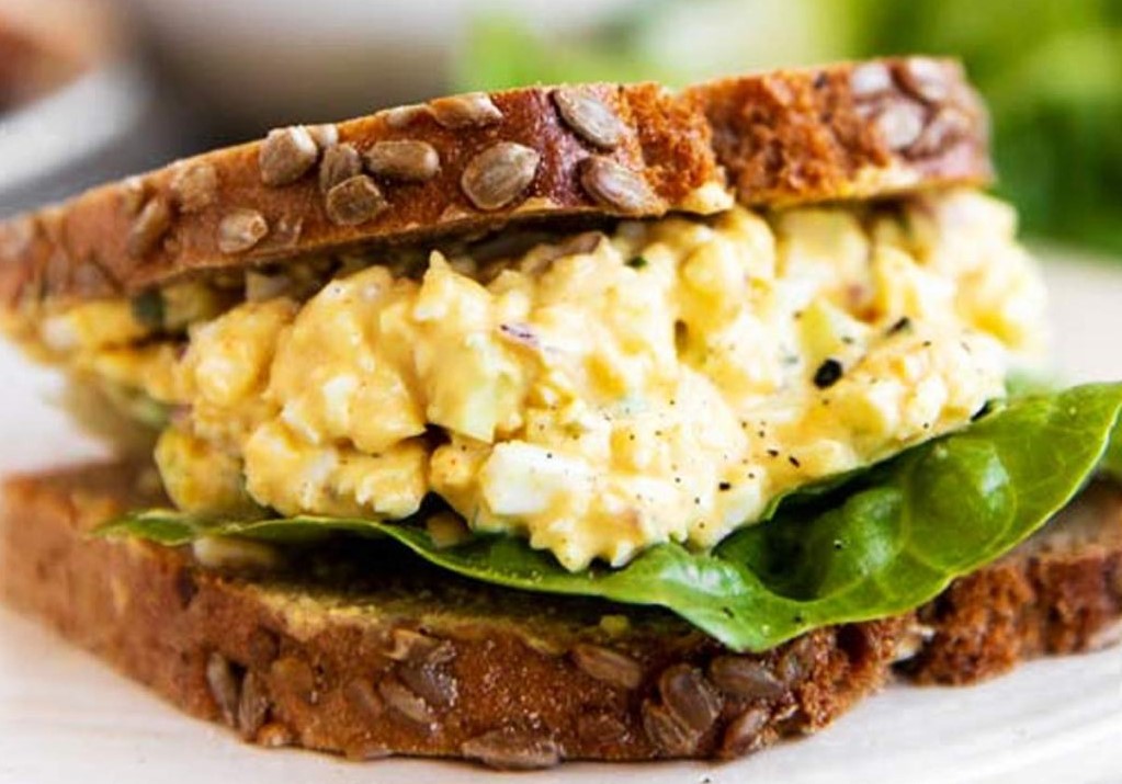 Egg salad sandwich