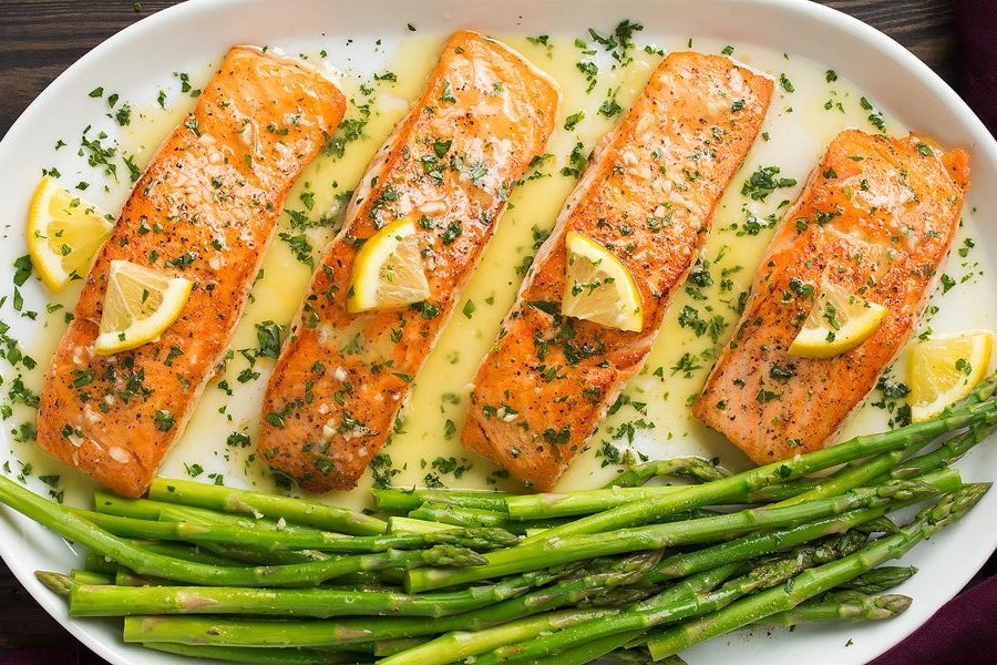 Salmon with steamed asparagus