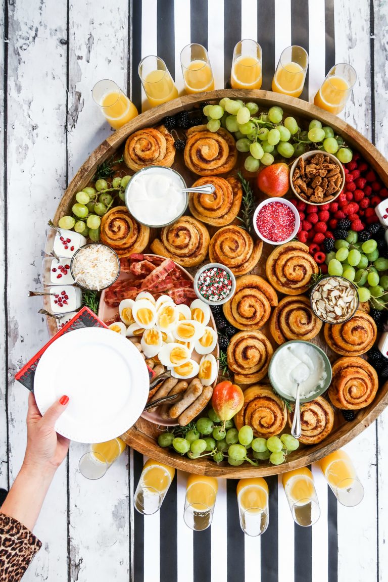 cinnamon roll breakfast charcuterie board
