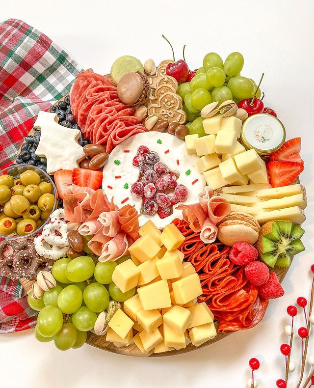 Christmas Charcuterie Board 4