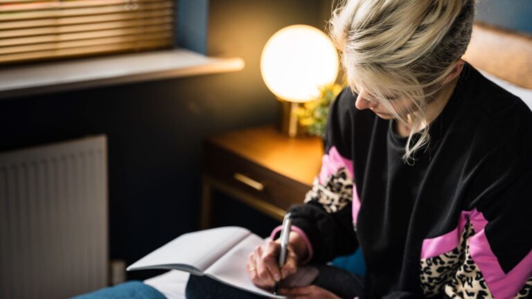 journal prompts to get to know yourself