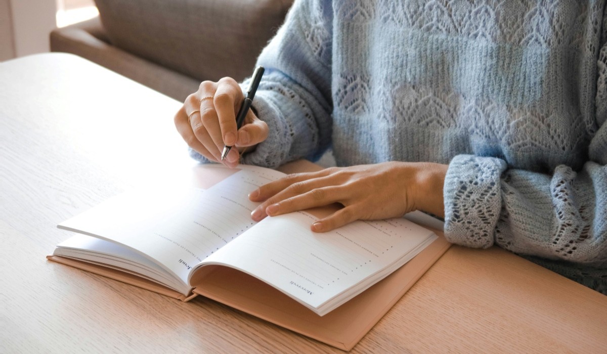 writing a self-reflective journal