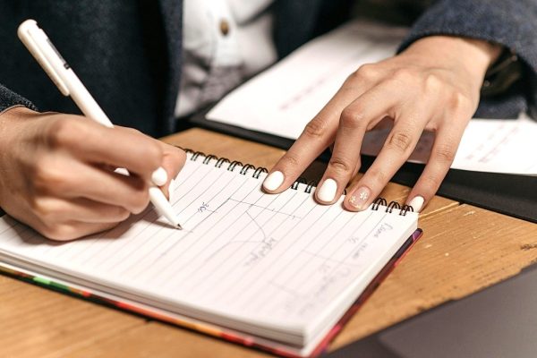 Learn to Organize a Project Journal With Expert Tips and Prompts
